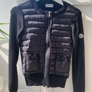 Moncler Cardigan  - Super fin och perfekt för sommar 