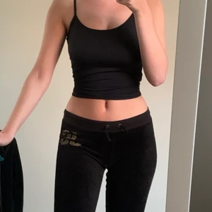 JUICY COUTURE - juicy couture byxor i xl barnstorlek. Inga diamanter saknas, ok skick. Straight leg. Äkta