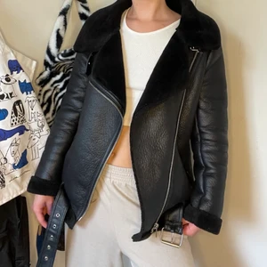 Den kända zara jackan - Denna jackan från zara som är sparsamt använd, frakten är 79kr✨