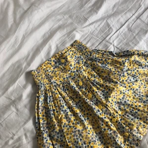 kjol  - Aldrig använt. Super gullig sommar kjol ✨💫.                Köparen står för frakt 💕 