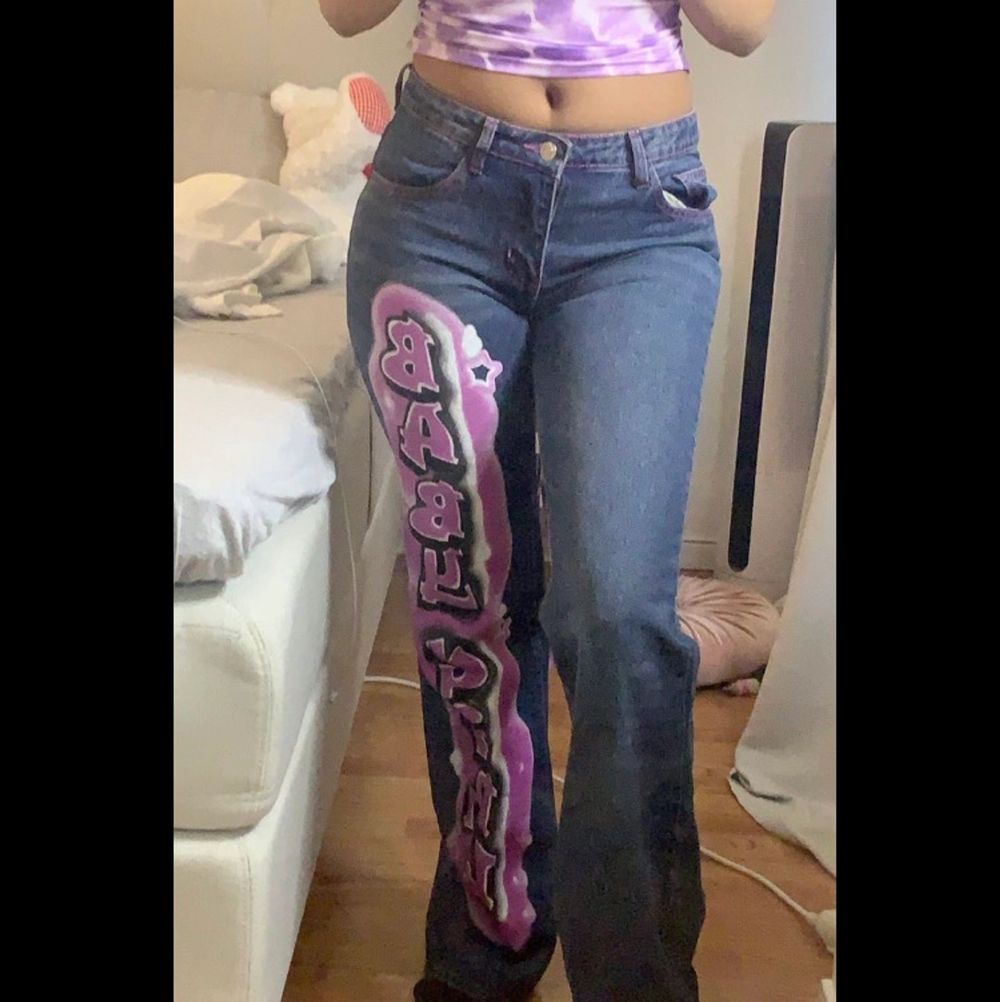Jätte söta jeans från Jaded London köptes för 1200 med Tull och frakt . Säljer dom helt nya oanvända med pris lapp. Älskar jeansen men aldrig haft tillfälle o använda dom. Storlek w26 / S dessa jeans är slutsålda och går inte och få tag i.. Jeans & Byxor.