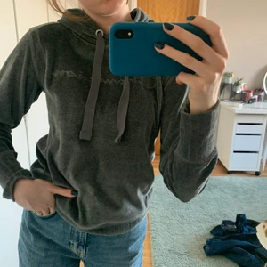 Hoodie - Snygg hoodie från champion!💪🏼 Storlek s men kan även passa en xs