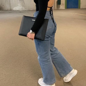 Jeans - Mina absoluta favoritjeans, säljer då de inte längre passar.. Stretchiga och ger en smickrande passform🤍 köpta på Åhléns - Carin Wester