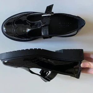 ”Mary Jane” skor  - Säljer dessa skor, HELT OANVÄNDA. Älskar dom! Men de var tyvärr för små frakt: 66kr💞 