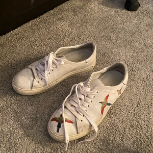 Arigato skor - Arigato skor storlek 38, super fina! Går att få de renare såklart, 