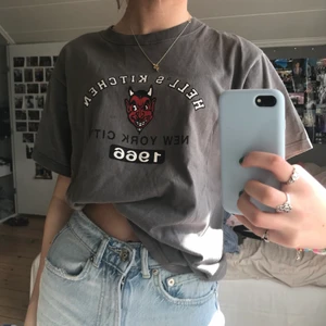 Cool T-shirt  - Skitball T-shirt köpt secon hand