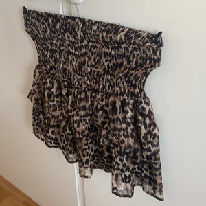 Kjol - Super fin trendig kjol. Aldrig använd!!