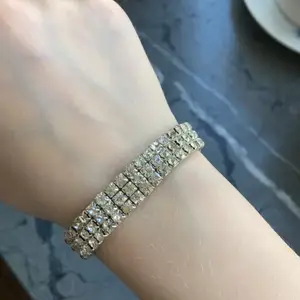 Armband i silver med tre rader diamater💎 Rätt så liten i storlek. 