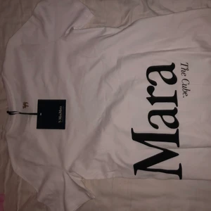 MaxMara t-shirt - Helt ny inte använd en ändaste gång. Möts i Stockholm, kan postas!