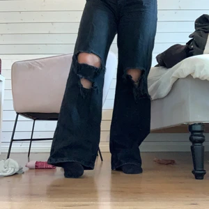 Bershka jeans - Supersnygga, säljes enbart pågrund av att dom är för stora! Stl S nypris:400kr använda i ca 2 månader så i väldigt fint skick!