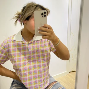 Tröja - Skitsnygg T-shirt med krage, kommer tyvärr aldrig till användning och bara testad. Köpt från mobil i storlek M, köptes för 249 säljes för 100kr