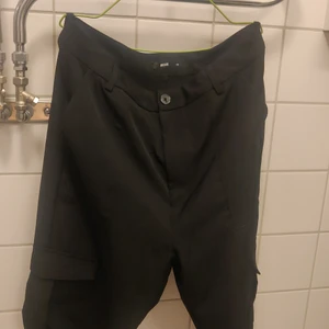 Cargo pants - High waisted black cargo pants