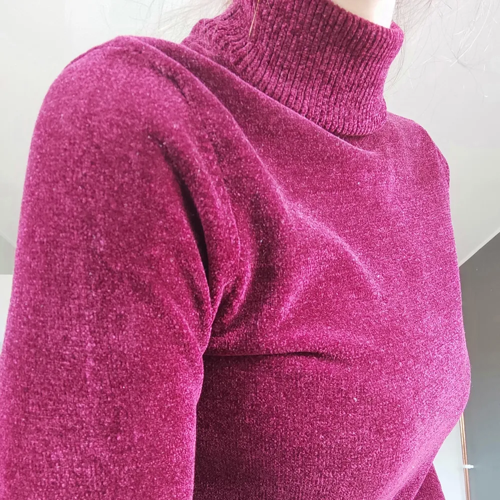 Very beautiful jumper, I sell it because it's too small for me, I think I've only used it once. The fabric and the colour are super elegant, and it is warmer than it looks like. I think I bought it for 300 kr. Tröjor & Koftor.