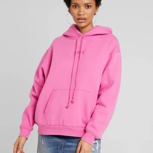 Rosa hoodie  - Säljer min jätte fina hoodie från Levi’s som jag köpte för ca ett år sen. Den kommer ej till användning längre och därför jag säljer. Köptes för runt 400kr och säljer för 120+frakt. Skriv privat vid frågor eller intresse!