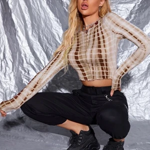 Tröja - En långärmad tröja ifrån SHEIN! Den är helt oanvänd och passar storlekar ifrån xs-m skulle jag säga💕 50kr+ frakt 💕