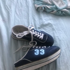 blåa platform sneakers💎 - bra skick bara lite fläckig ✨✨✨ pris kan alltid diskuteras