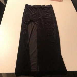 Kjol - Lång kjol med slits svart sammet