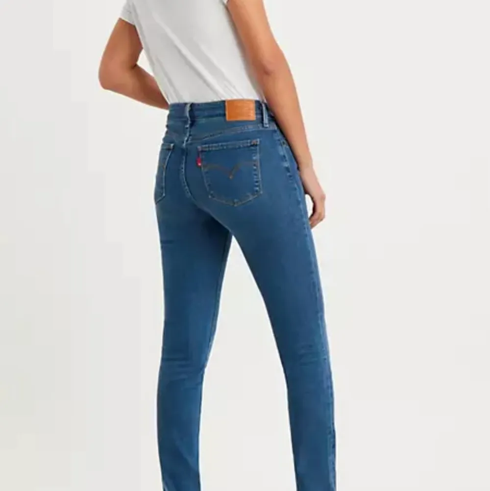 Använda 1 gång pga för små, jag är 164 o dom är perfekt i längden på mig . Jeans & Byxor.