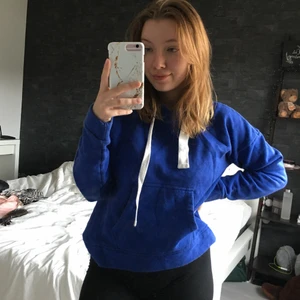 Hoodie  - En hoodie från Vero Moda i storlek XS. Passar även S! Superfin blå färg och rätt mysig att ha på sig! Har slutat använda den men den är i bra skick!🤍