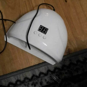 Uv led lampa 36 watt - En uv led lampa som harar naglar 36 w 18 led usb koppling 