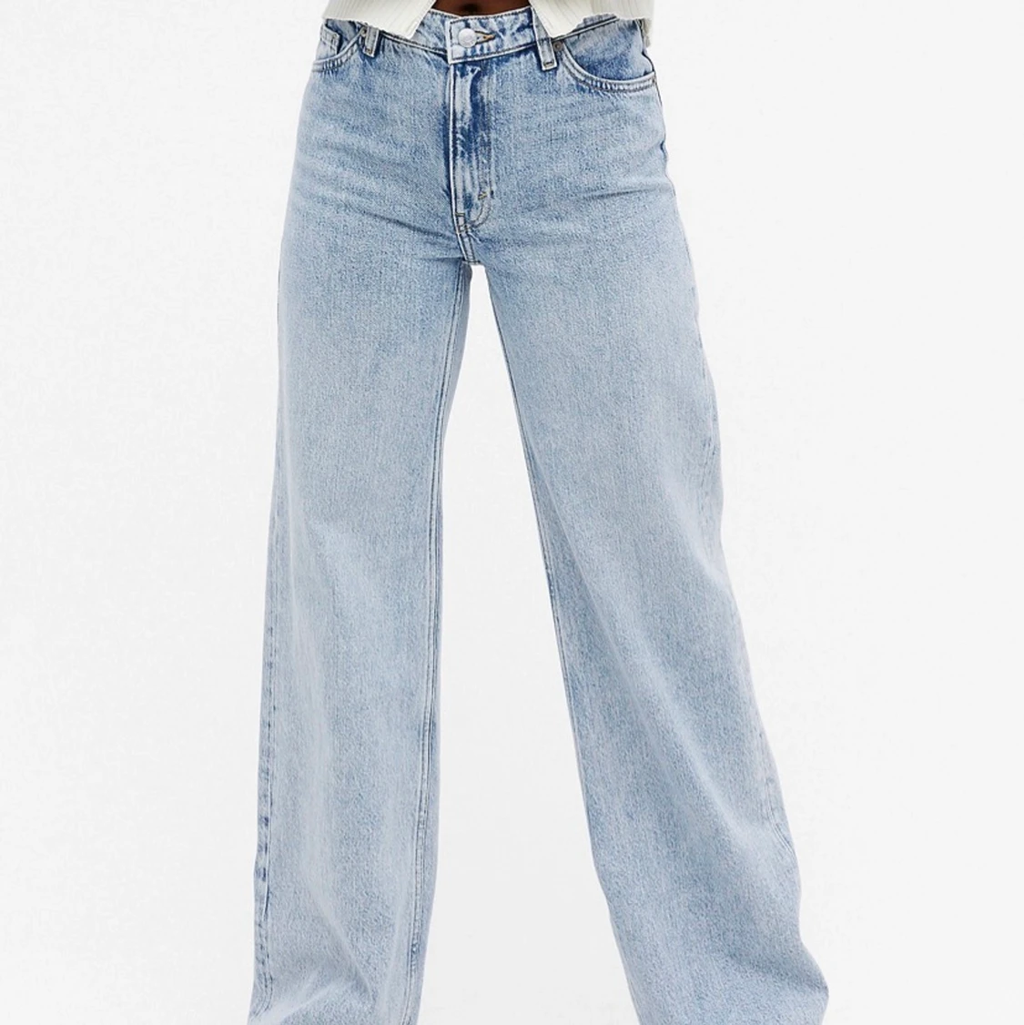 Ljusblåa jeans från Monki, modellen YOKO - 91