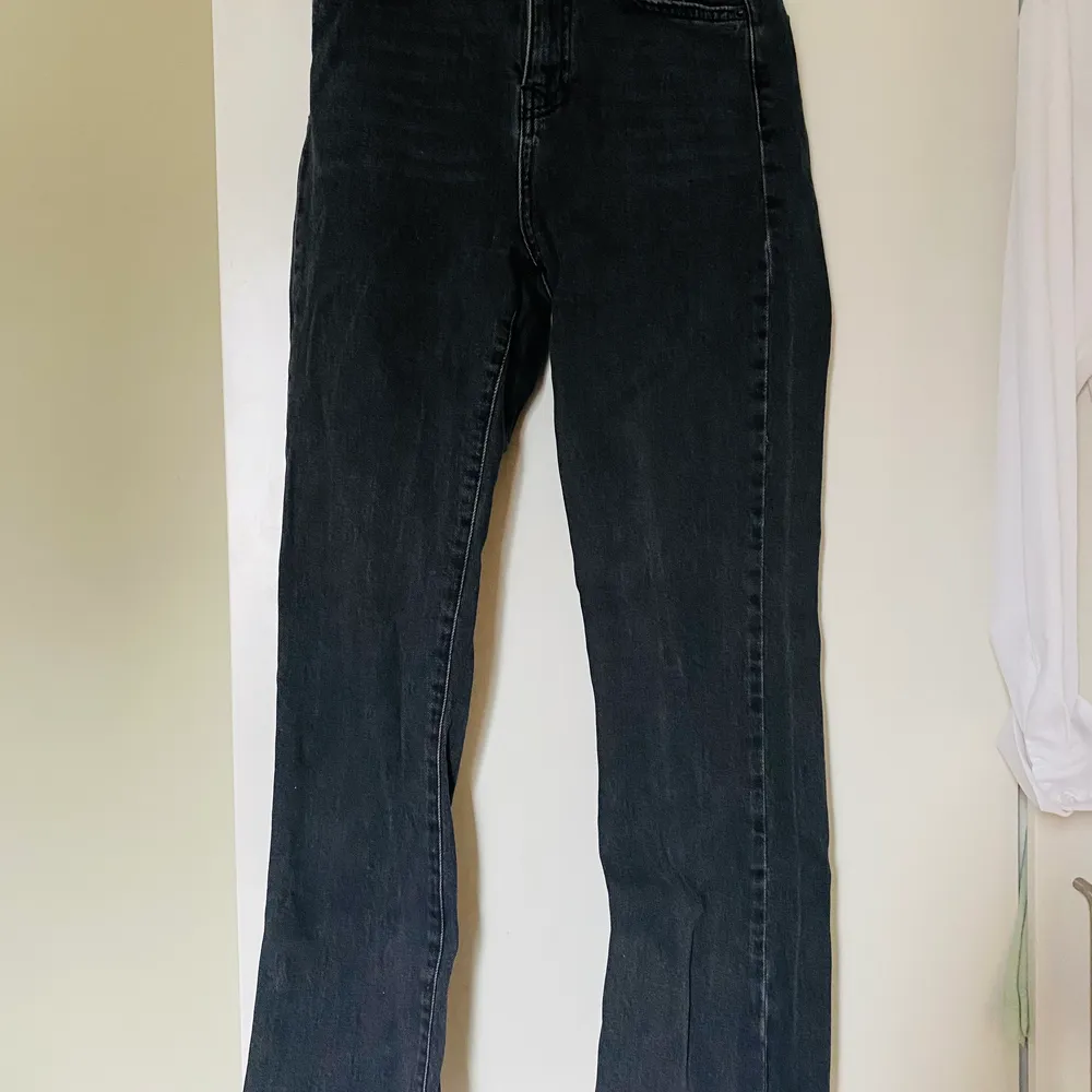 Jeans, använda fåtal gånger i storlek 34🖤 120 kr utan frakt! . Jeans & Byxor.
