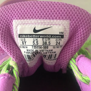 Adidas skor - Storlek 38,5 Använda kanske två eller tre gånger. 