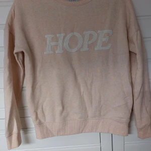 Sweatshirt - Ljusrosa sweatshirt från New Yorker 