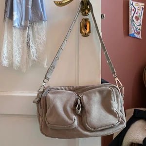 Axelremsväska  - Skitsnygg! Använt skick men fungerar som den ska!