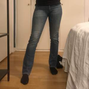 Säljer mina jeans från crocker modell Pep! Straight, eftersom de blivit för små. Låg midja 🌼