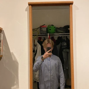 Ralph Lauren skjorta, Randig - Randig skjorta, knappt använd, storlek 14-16 år (ungefär som vuxen small).