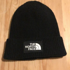 north face mössa - north face mössa i nyskick!