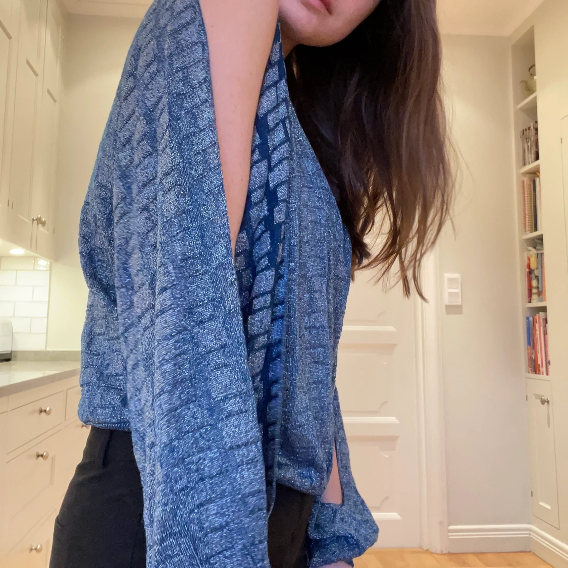 Glittrig blå topp från H&M - 90