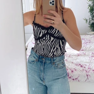 Linne - Säljer ett linne i strl M, fint skick:) köpare står för frakt🦓