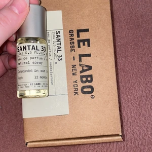 Santal 33 - French parfume. Bought for 700kr selling it for 550. Ordered it online by mistake but they do not get back parfumes. Have sprayed it just once to smell. Price negotiable. Attached is the letter of its originality. 