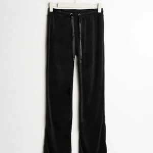 gina mjukisbyxor  - Svarta mjukisbyxor från Gina i Cecilia modellen. Säljer då dom inte kommer till användning längre. Inte använda så många gånger och skicket är superbra. Skriv om du har frågor eller vill ha fler bilder. Köparen står för frakten.