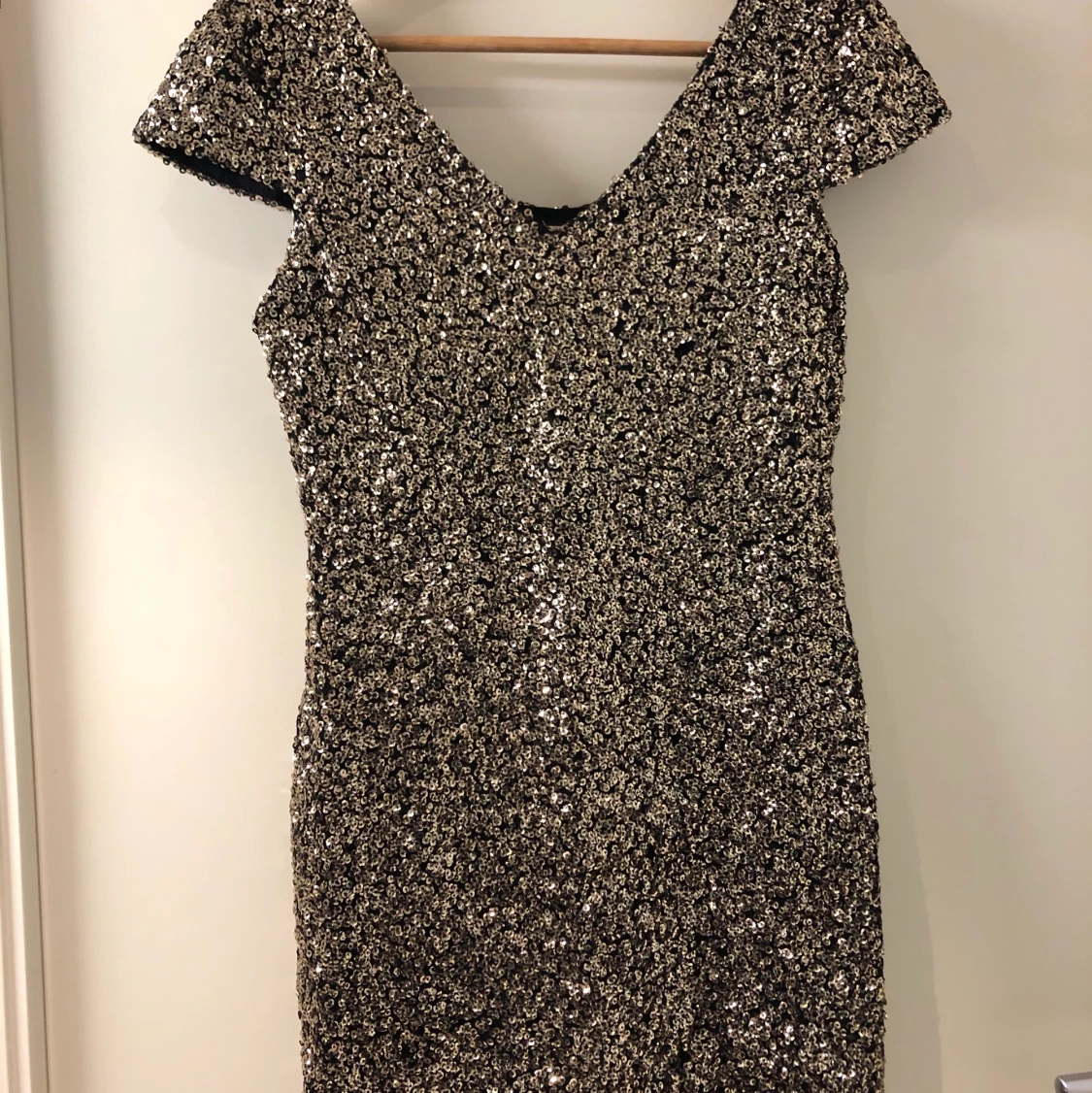 Guld svart paljett/ nyårsklänning - 90