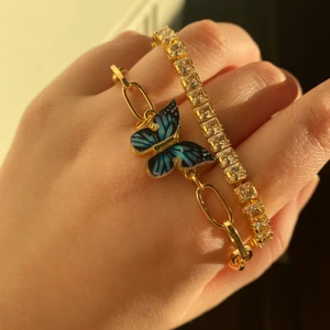 Armband  - Säljer dessa två oanvändna armband. 🦋 Pris är 70 kr styck. 