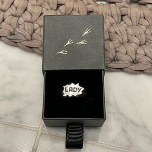 Maria Nilsdotter  - Maria Nilsdotter ring som ej går att få tag på längre! Storlek 17.5 (tror jag), annars går det att justera i deras butik för en två hundring!