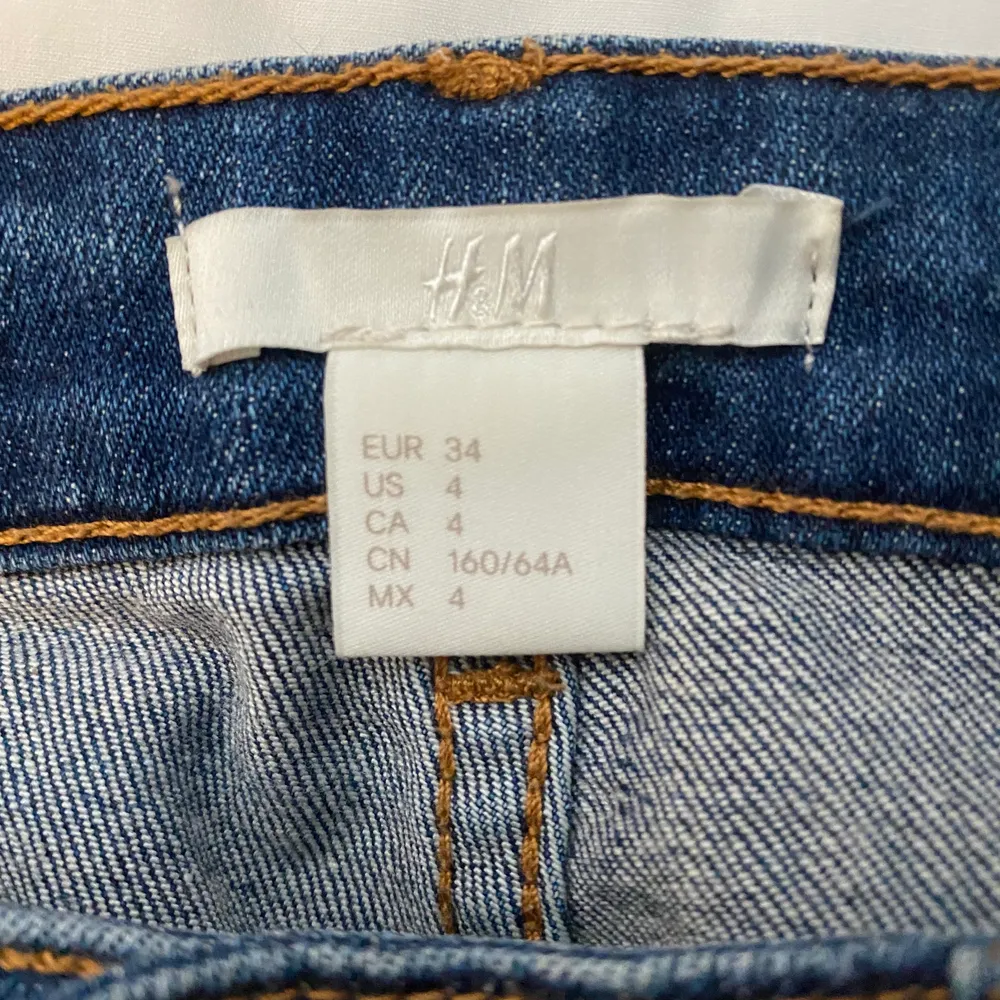 Jättefint och sexig jeans short. Passar storleks och XS. Shorts.
