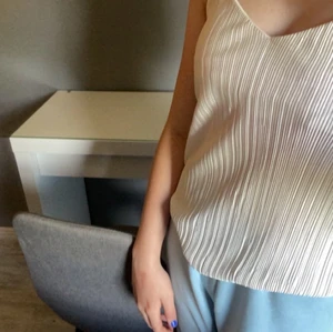 FESTTOPP  - Säljer detta sjuk fina linnet ifrån Lindex💕 storlek xs!💕 inga fläckar, nypris: ca 250 säljes för 150 + frakt 