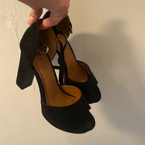 Svarta klackar  - Klackar i storlek 38