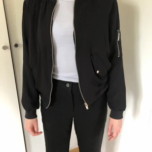 Bomberjacka - Bomberjacka i strl S från Zara. Aldrig använd