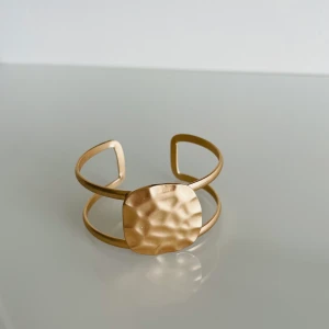 Armband  - Armband säljes (ej äkta).