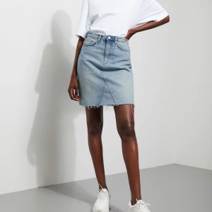 Weekday Kjol Denim - En tjusig denim-kjol från Weekday! Nyskick 