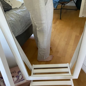 Linnebyxor - Långa linne byxor från Esprit, sitter bra i längden på mig som är 173 cm. Använda ca 4 gånger. Budgivning 