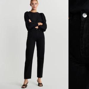 GinaTricot jeans - Svarta jeans från GinaTricot, storlek 40