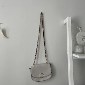 Grå väska - Grå väska fint skick