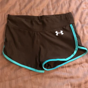 Under armor shorts - Shorts som finns i rosa också 
