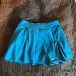 Nike kjol - Sjukt fin Nike kjol, storlek XS dam och har shorts under 